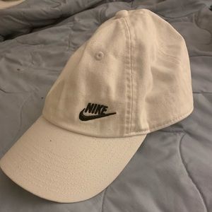 Super cute, vintage Nike hat.
